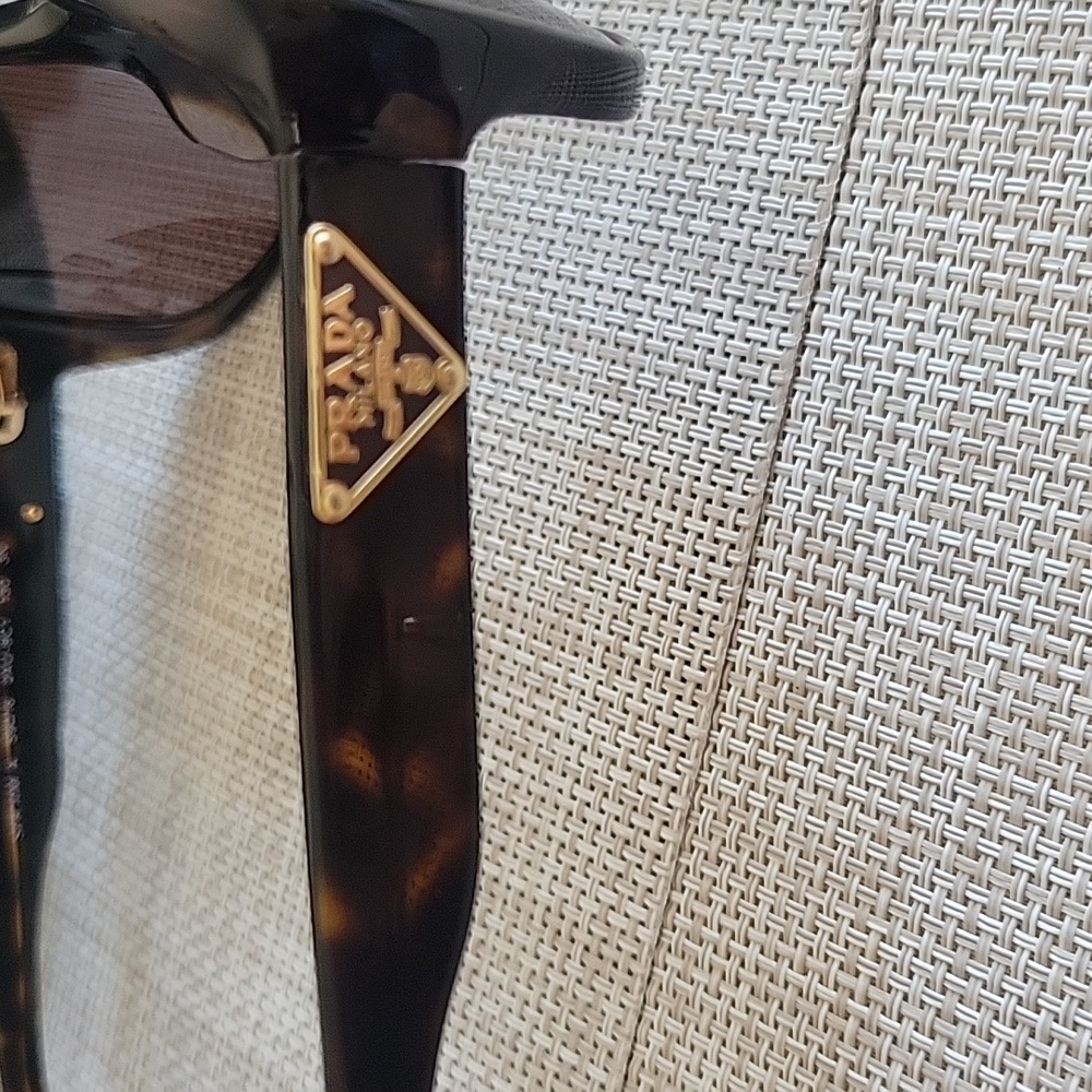 Prada Small 130 🕶 sunglasses - Picture 4 of 14